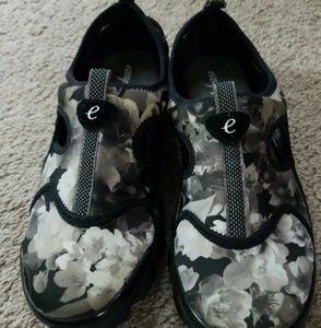 Easy Spirit Earthen walking shoes new size 6